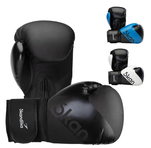 Plusieurs paires de gants de boxe entrée de gamme posées sur un banc